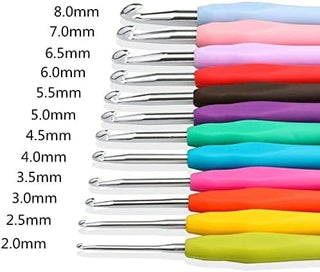 The Quilted Bear 12 Piece Ergonomic Crochet Hooks Set (2mm-8mm)