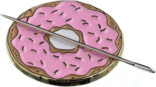 The Quilted Bear Magnetic Needle Minder (Donut)