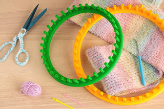 The Quilted Bear Round Knitting Loom Set