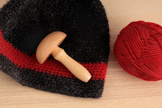 The Quilted Bear Magnetic Mushroom Darner and Needles
