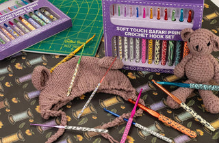 The Quilted Bear 12 Piece Ergonomic Crochet Hook Set -  2mm-8mm (Marble Print)