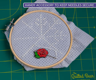The Quilted Bear Magnetic Needle Minder (Roses)