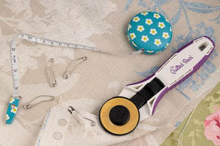 The Quilted Bear Retractable Tape Measure 150cm/60" (Leopard)