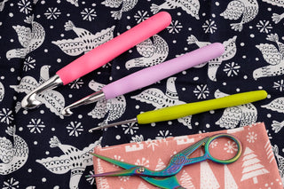 The Quilted Bear Ergonomic Crochet Hook (8mm Hook)