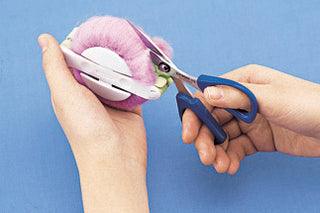 Clover Small Pom Pom Maker 1 3/8" and 1 5/8"