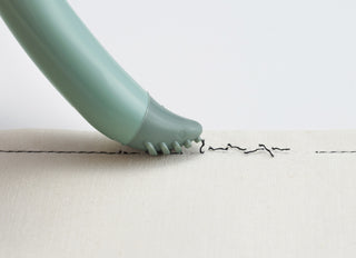Clover Seam Ripper: Grip Fit