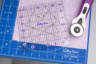 The Quilted Bear Rotating Cutting Mat 7'' x 7'' (Blue)