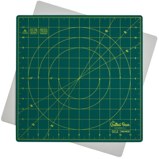 The Quilted Bear Rotating Cutting Mat 12'' x 12'' (Green)
