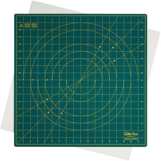 The Quilted Bear Rotating Cutting Mat 18'' x 18'' (Green)