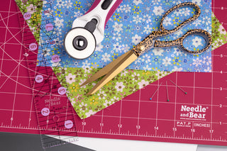 Needle and Bear Ergonomic Softgrip Rotary Cutter (60mm)