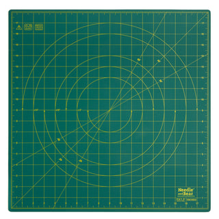 Needle and Bear Rotating Cutting Mat 18'' x 18'' (Green)